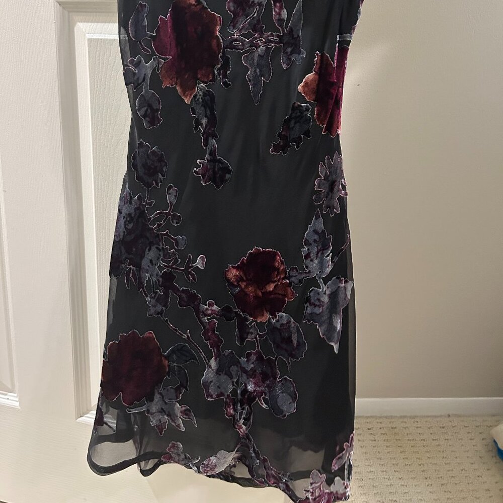 Lulu's black floral mini dress - Picture 2 of 2